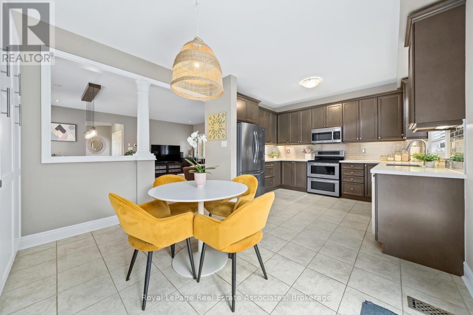 8 Duffel Crescent, Halton Hills, Ontario L7G 0H7 - Photo 11 - W13751608