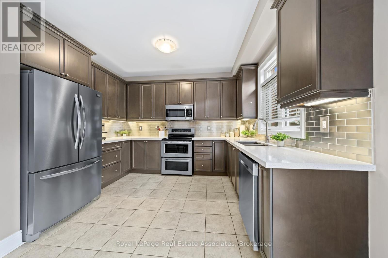 8 Duffel Crescent, Halton Hills, Ontario L7G 0H7 - Photo 12 - W13751608