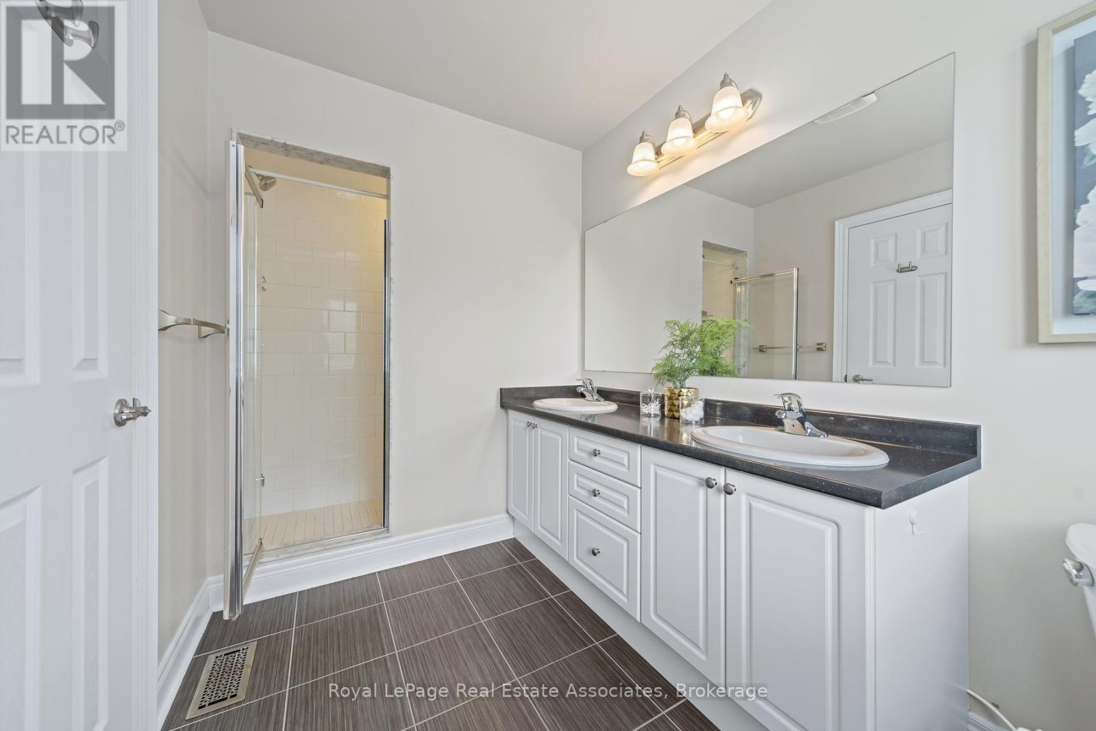 8 Duffel Crescent, Halton Hills, Ontario L7G 0H7 - Photo 21 - W13751608