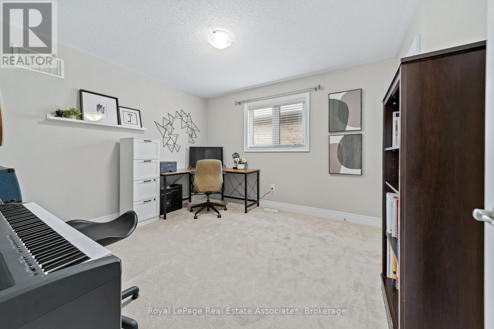8 Duffel Crescent, Halton Hills, Ontario L7G 0H7 - Photo 25 - W13751608