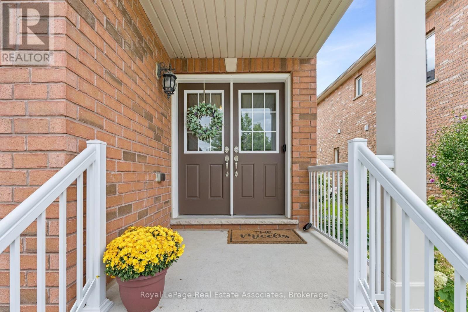 8 Duffel Crescent, Halton Hills, Ontario L7G 0H7 - Photo 3 - W13751608