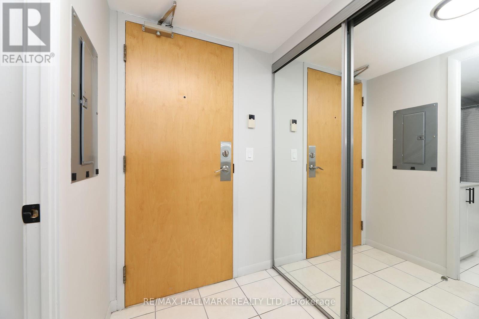 1810 - 185 Legion Road N, Toronto, Ontario M8Y 0A1 - Photo 4 - W13751630