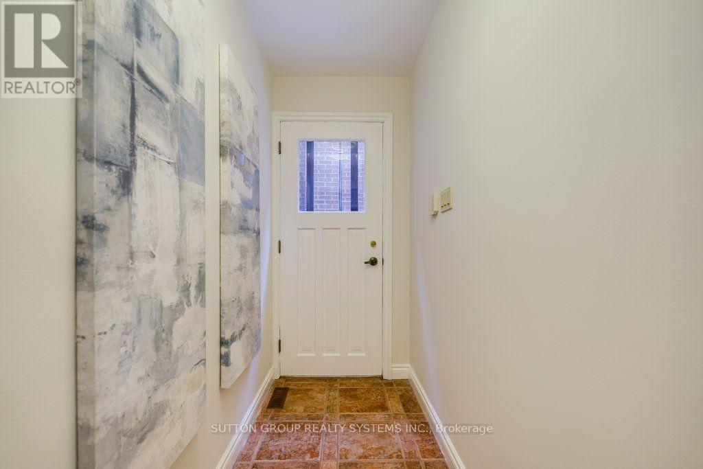 93 Poplar Heights Drive, Toronto, Ontario M9A 4Z3 - Photo 24 - W13751660