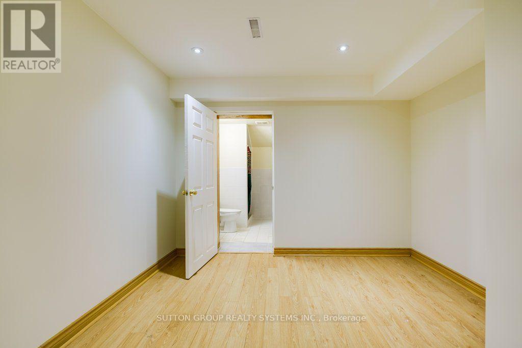 93 Poplar Heights Drive, Toronto, Ontario M9A 4Z3 - Photo 39 - W13751660