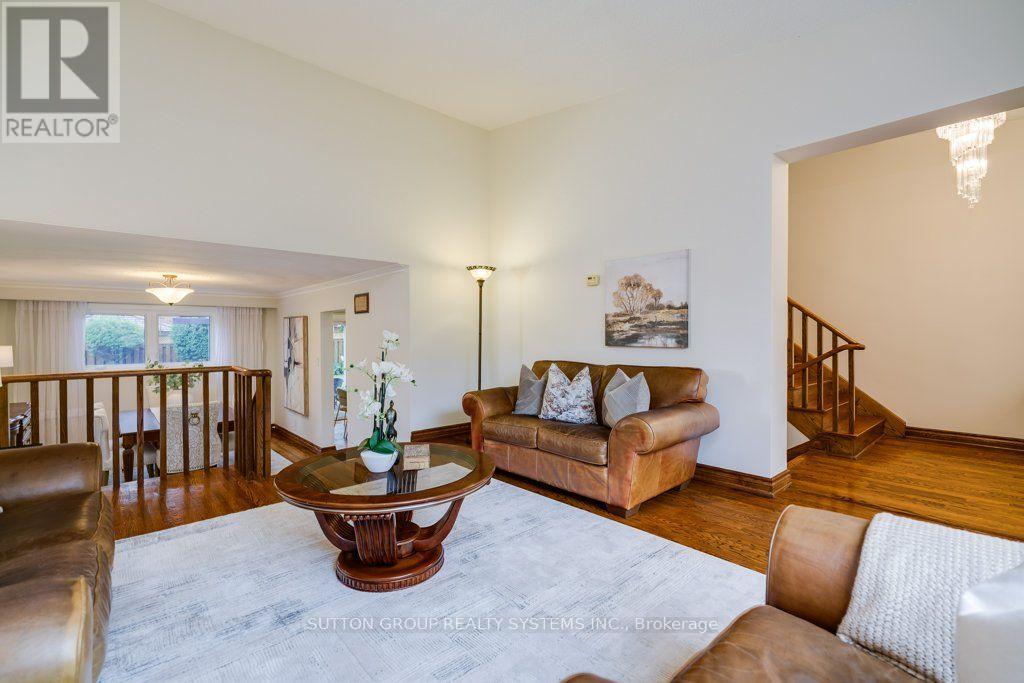 93 Poplar Heights Drive, Toronto, Ontario M9A 4Z3 - Photo 6 - W13751660