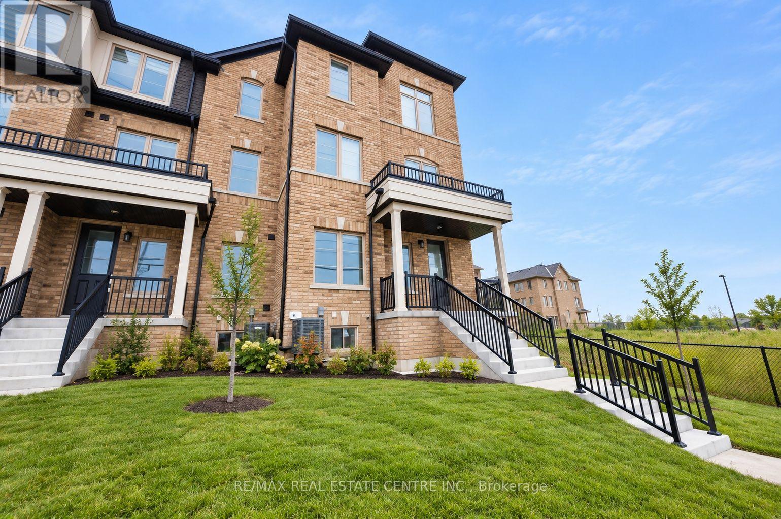 18 Vestry Way, Brampton, Ontario  L6P 4N8 - Photo 4 - W13751690