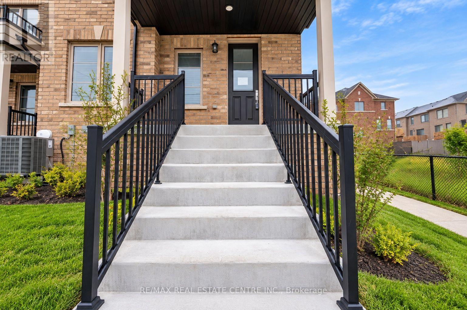 18 Vestry Way, Brampton, Ontario  L6P 4N8 - Photo 6 - W13751690
