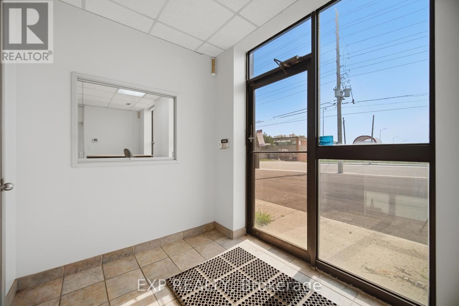 1261 Britannia Road E, Mississauga, Ontario L4W 1C7 - Photo 5 - W13751696