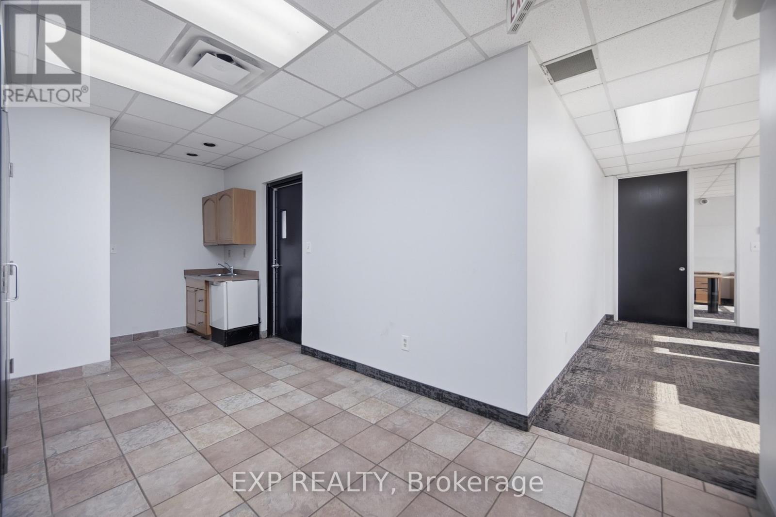 1261 Britannia Road E, Mississauga, Ontario L4W 1C7 - Photo 8 - W13751696