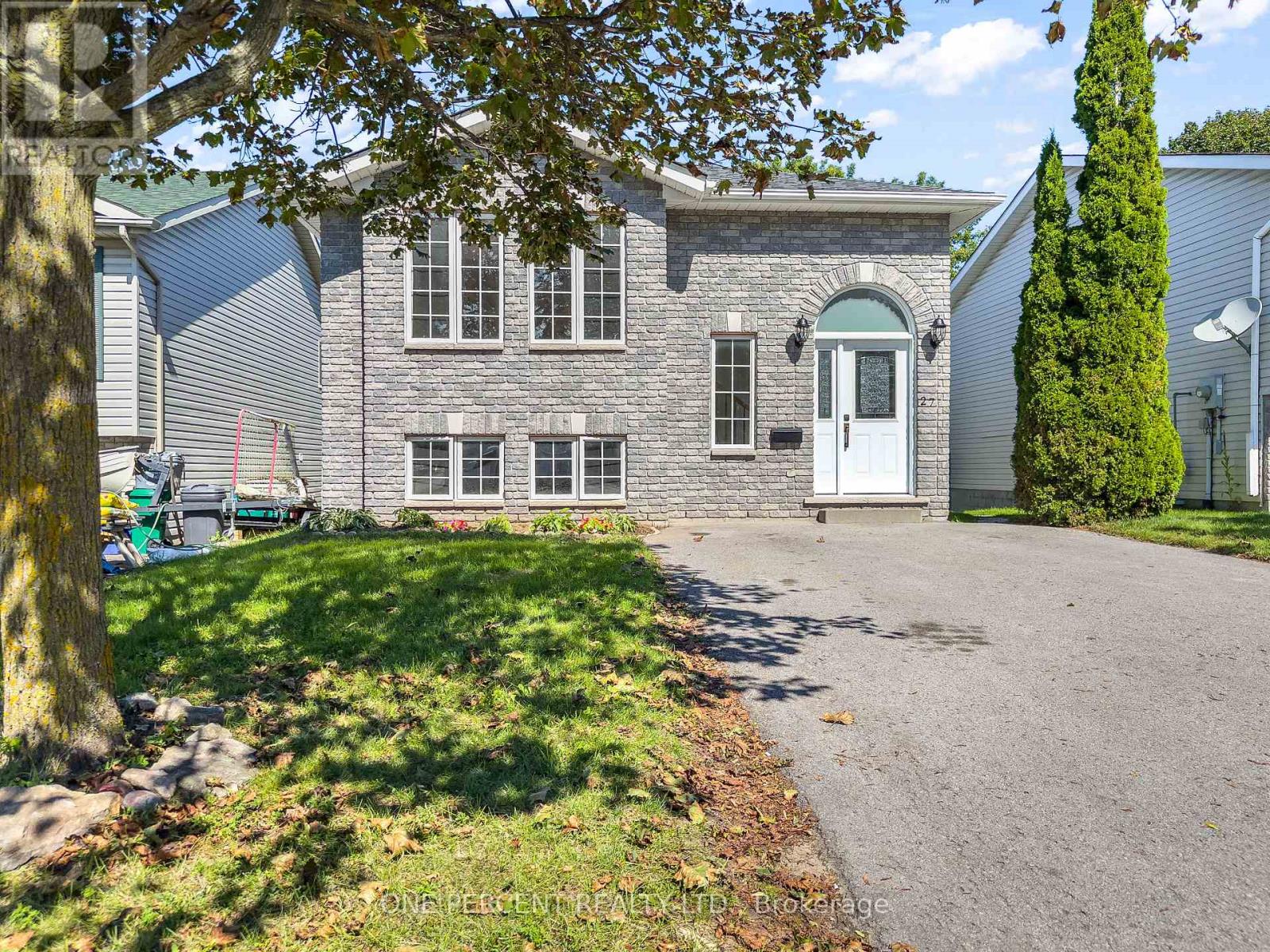 27 FARADAY GARDENS, Belleville, Ontario