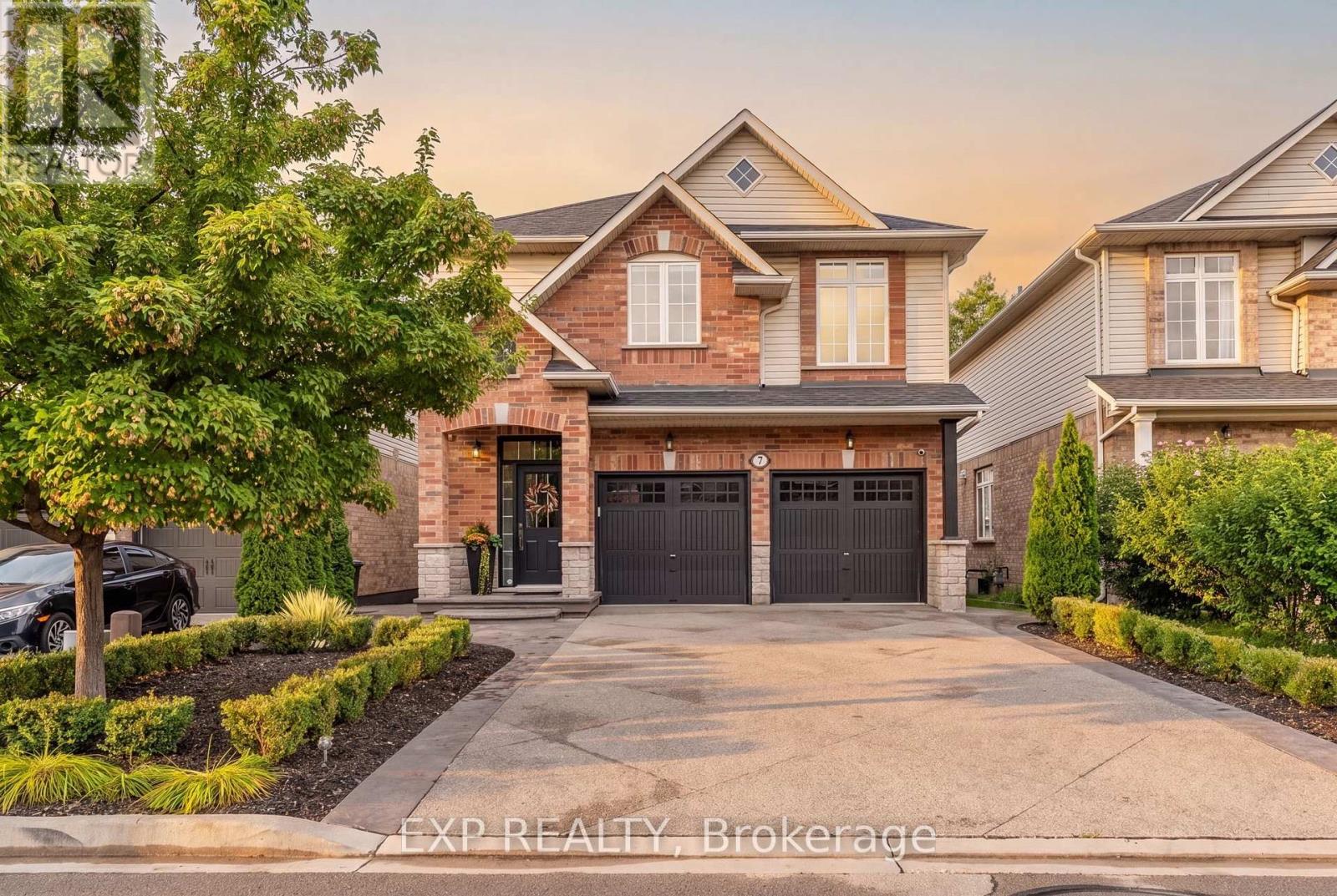 7 Seacove Court, Hamilton, Ontario L8E 0B3 - Photo 2 - X13751688