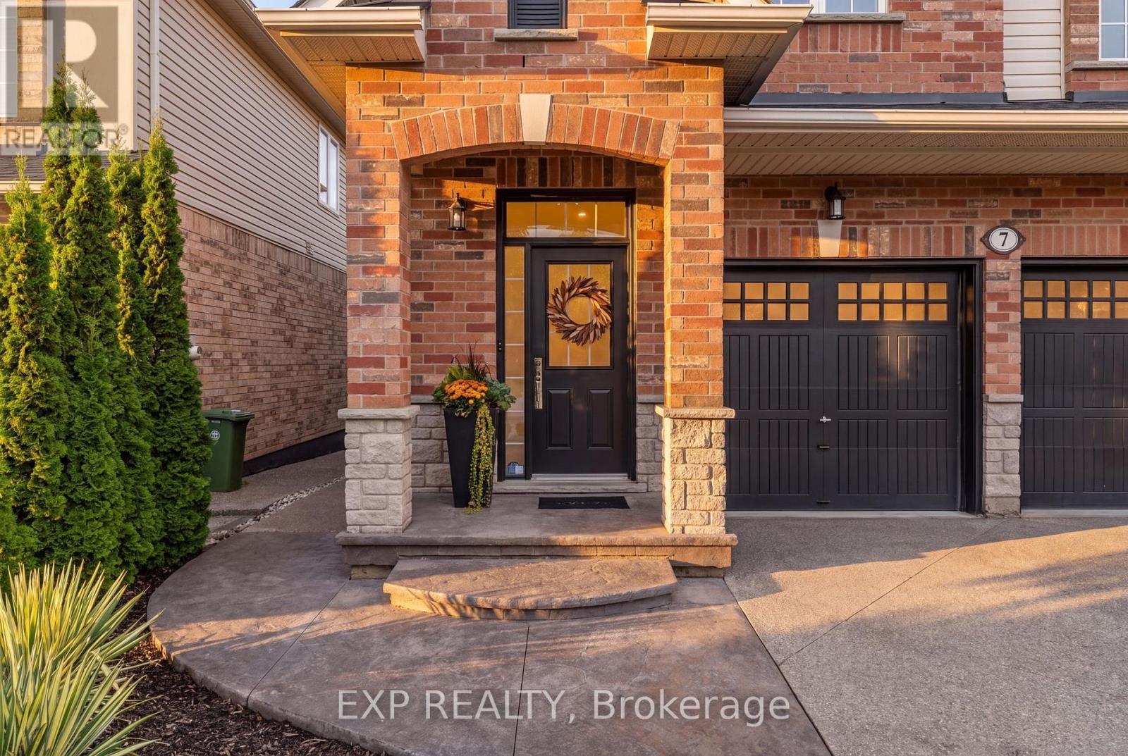 7 Seacove Court, Hamilton, Ontario L8E 0B3 - Photo 3 - X13751688