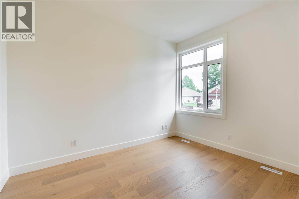 2060 Marion Avenue, Sarnia, Ontario  N0N 1C0 - Photo 11 - 26010538