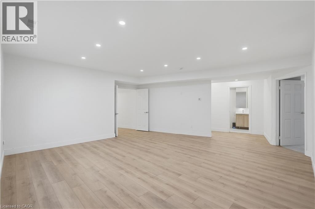 1498 PADDINGTON Court Unit# LOWER