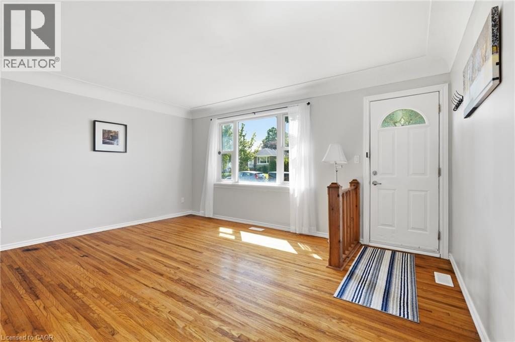 197 East 44th Street, Hamilton, Ontario  L8T 3Y5 - Photo 4 - 40860994