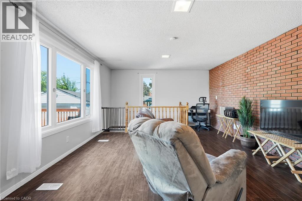 197 East 44th Street, Hamilton, Ontario  L8T 3Y5 - Photo 12 - 40860994