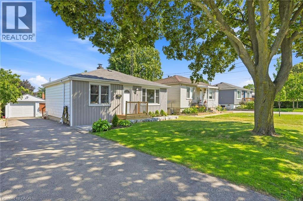 197 East 44th Street, Hamilton, Ontario  L8T 3Y5 - Photo 2 - 40860994