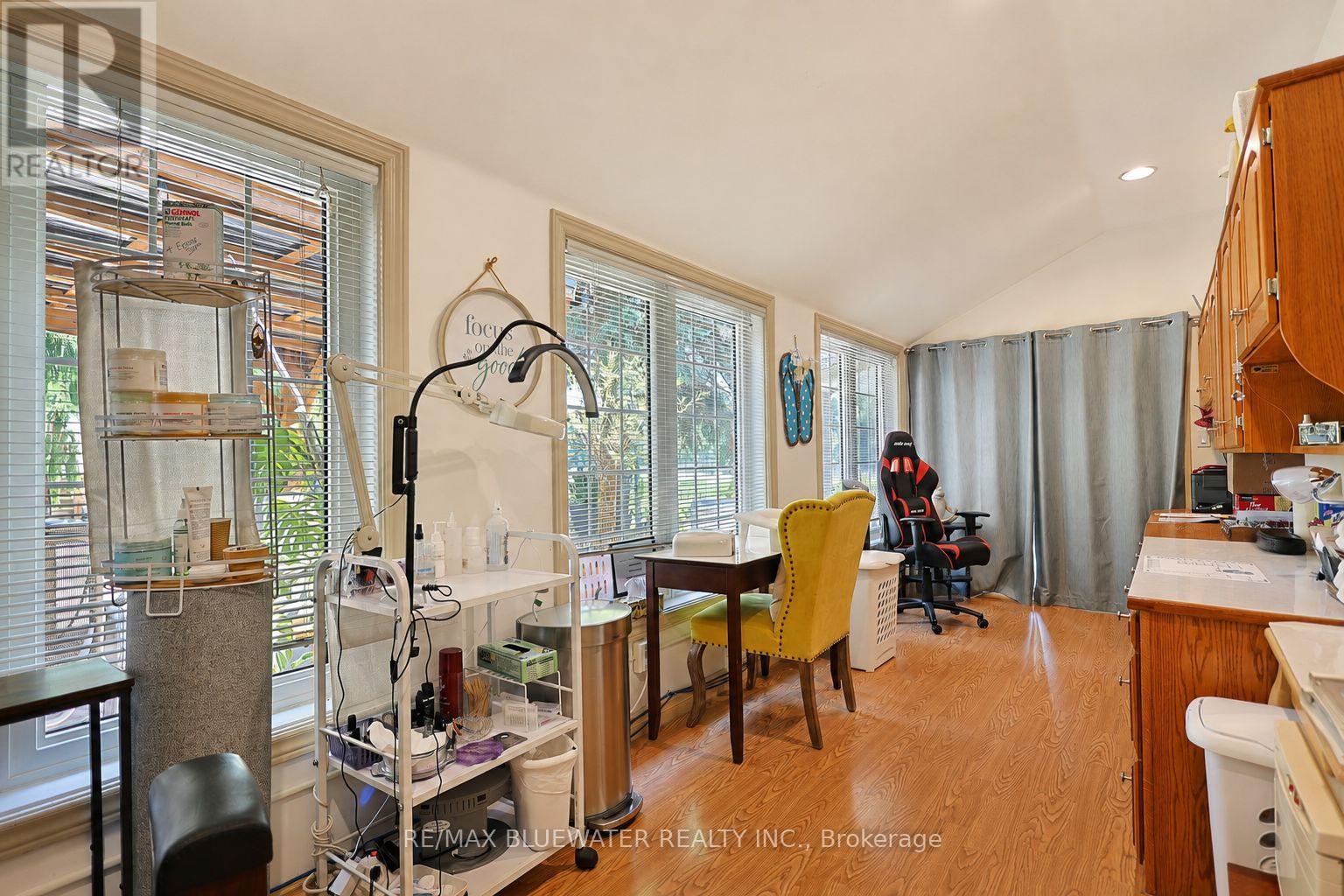 7196 Outer Drive, Lambton Shores, Ontario  N0M 2L0 - Photo 12 - X13751724