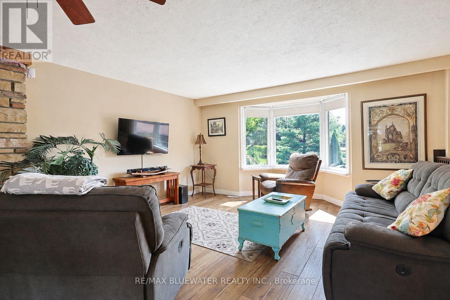9997 Edward Street, Lambton Shores, Ontario  N0M 2L0 - Photo 10 - X13751730