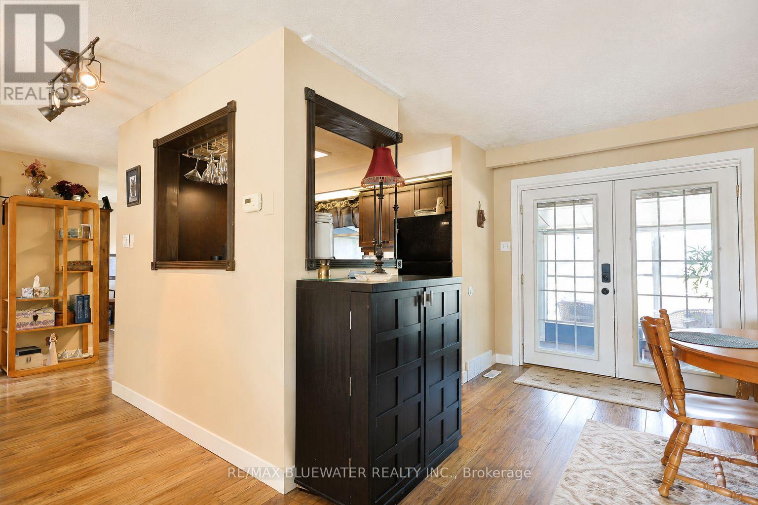 9997 Edward Street, Lambton Shores, Ontario  N0M 2L0 - Photo 18 - X13751730