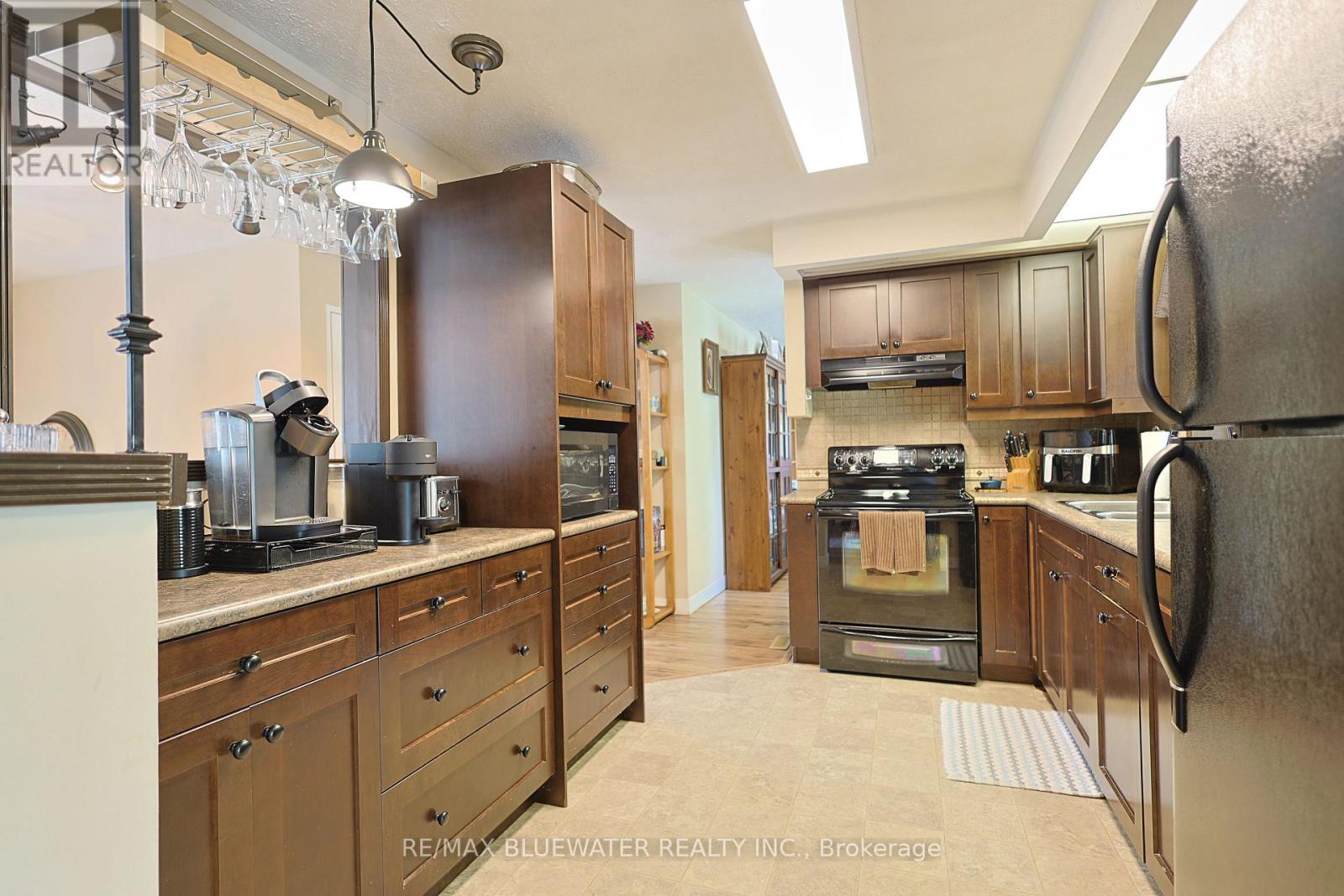 9997 Edward Street, Lambton Shores, Ontario  N0M 2L0 - Photo 19 - X13751730