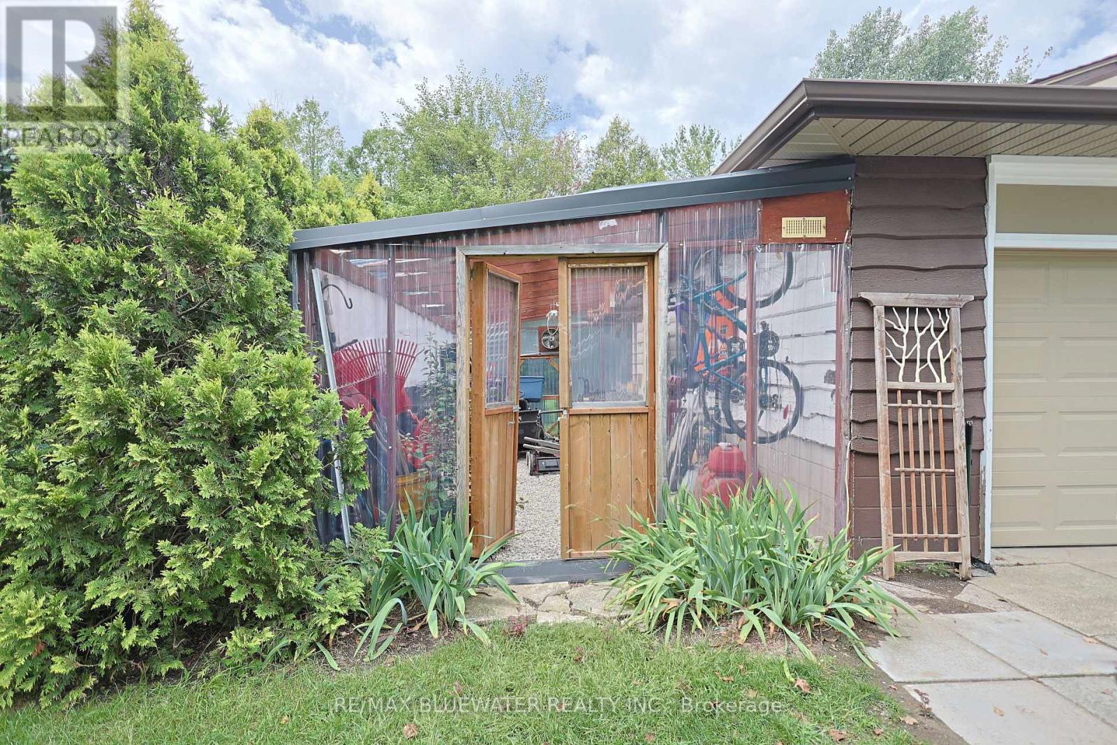 9997 Edward Street, Lambton Shores, Ontario  N0M 2L0 - Photo 41 - X13751730