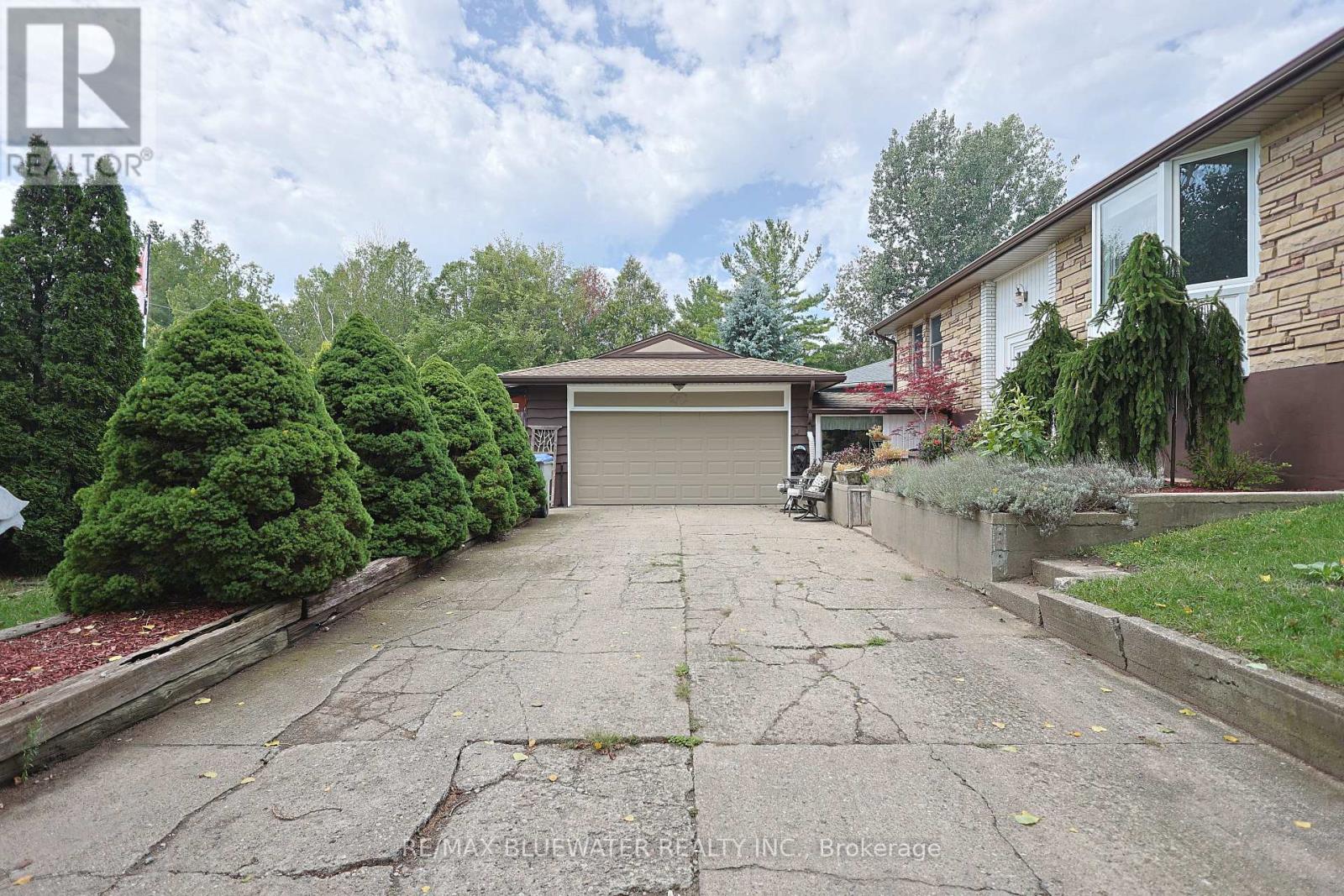 9997 Edward Street, Lambton Shores, Ontario  N0M 2L0 - Photo 7 - X13751730
