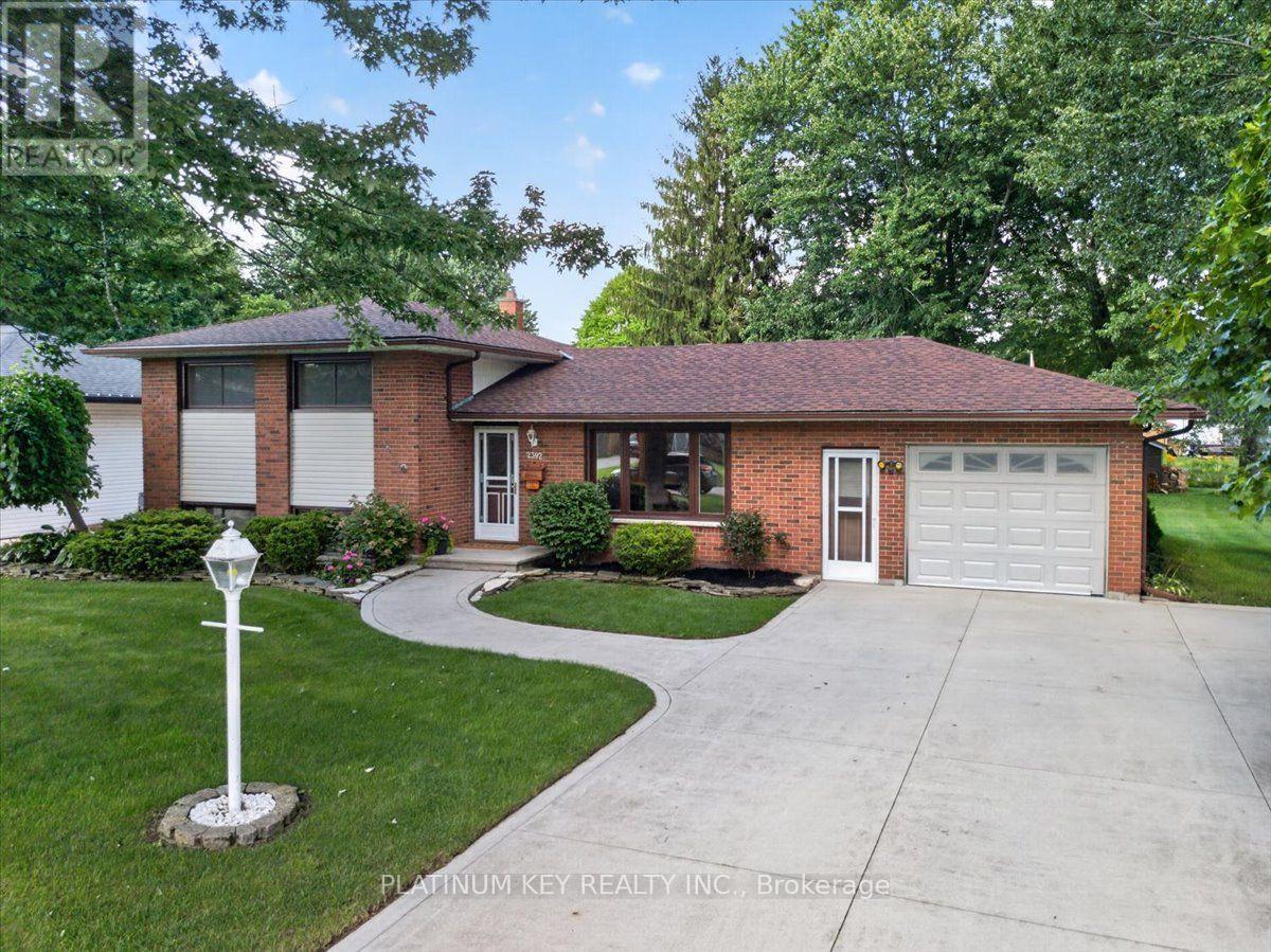 2392 LONDON STREET, Strathroy-Caradoc, Ontario