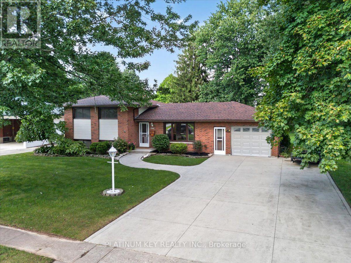 2392 London Street, Strathroy-Caradoc, Ontario  N0L 1W0 - Photo 2 - X13751822
