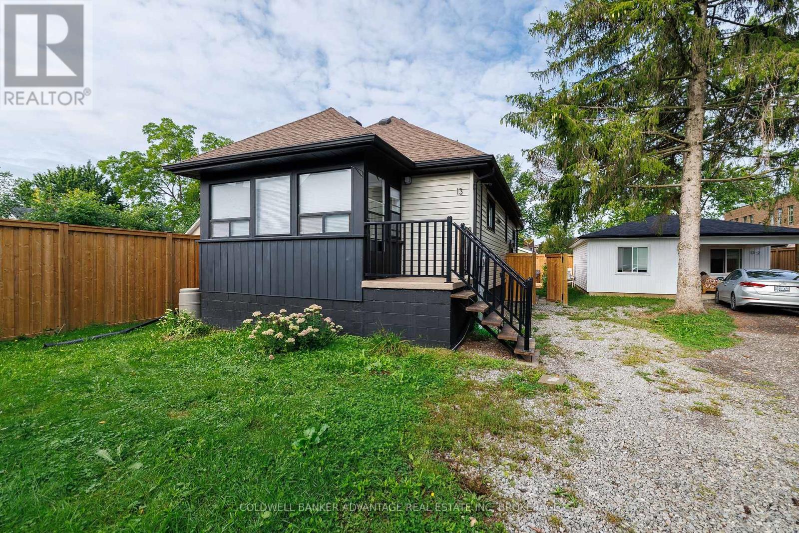13 Duncan Street W, Welland, Ontario  L3B 2C5 - Photo 2 - X13751778