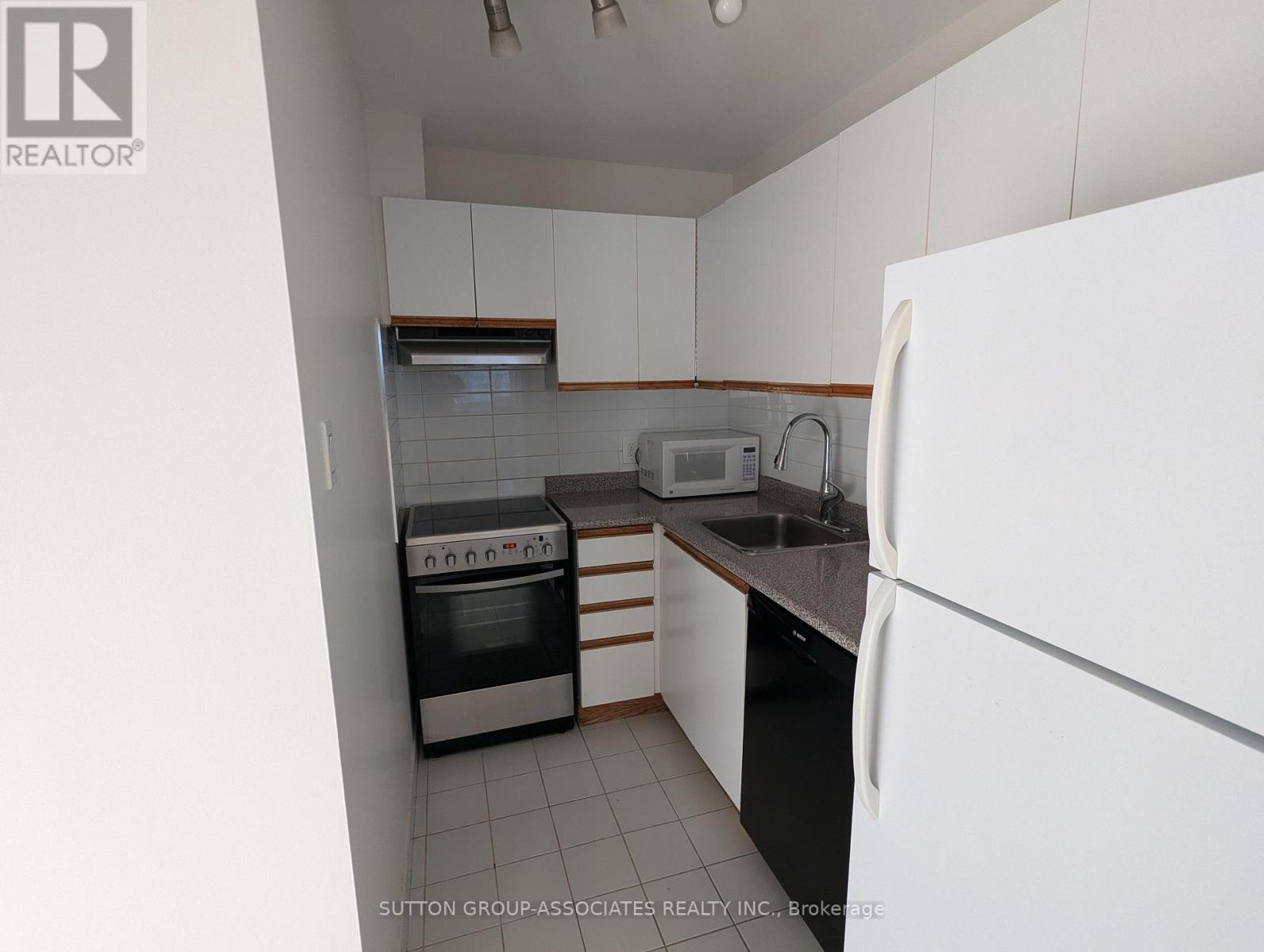 2004 - 914 Yonge Street, Toronto, Ontario  M4W 3C8 - Photo 6 - C13751770