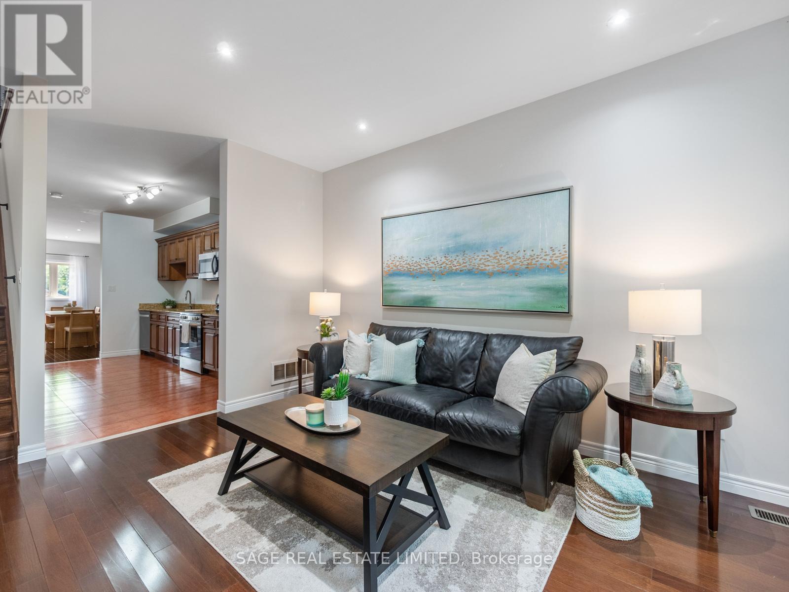 251a Chisholm Avenue, Toronto, Ontario  M4C 4W5 - Photo 2 - E13751768