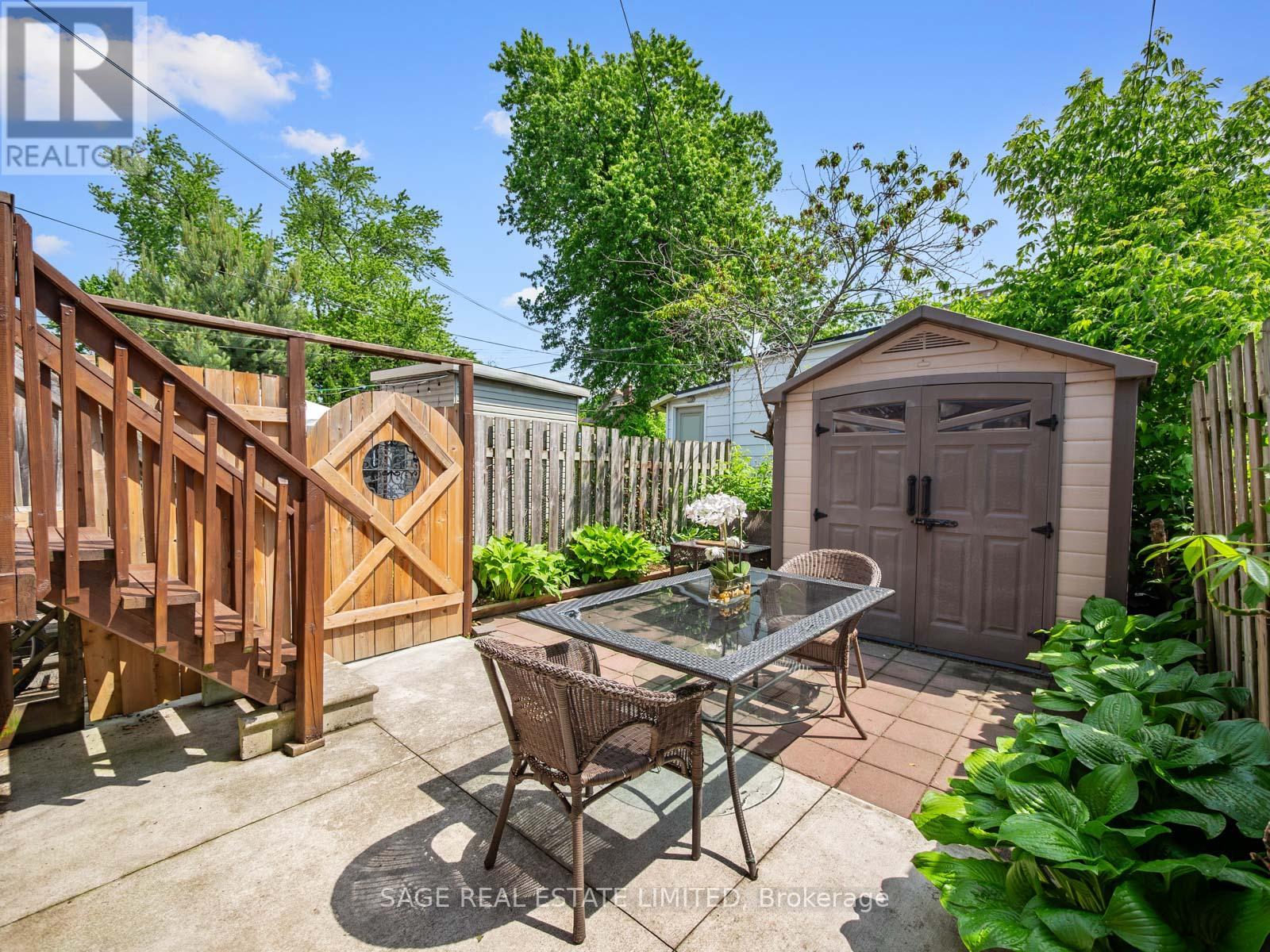 251a Chisholm Avenue, Toronto, Ontario  M4C 4W5 - Photo 29 - E13751768