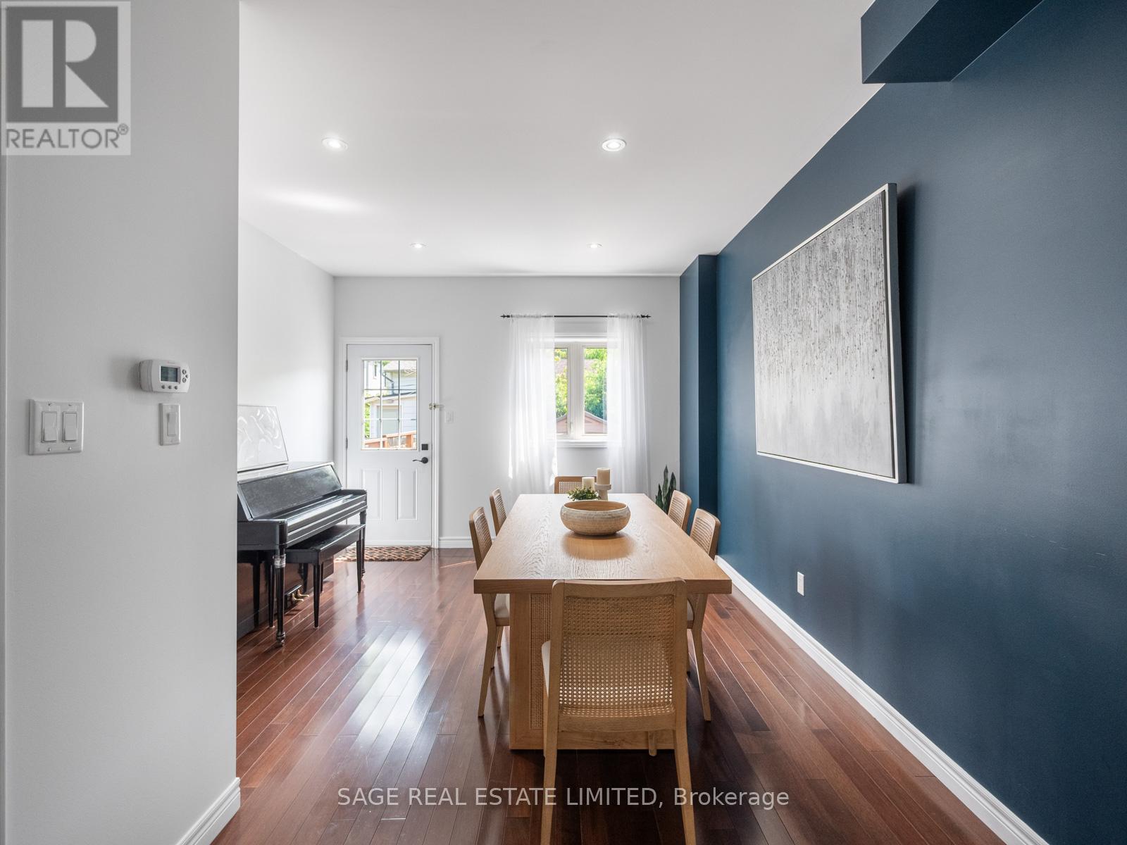 251a Chisholm Avenue, Toronto, Ontario  M4C 4W5 - Photo 7 - E13751768