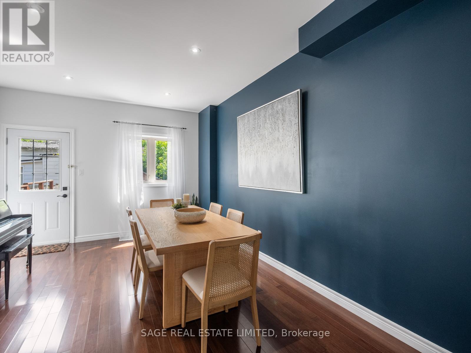 251a Chisholm Avenue, Toronto, Ontario  M4C 4W5 - Photo 8 - E13751768