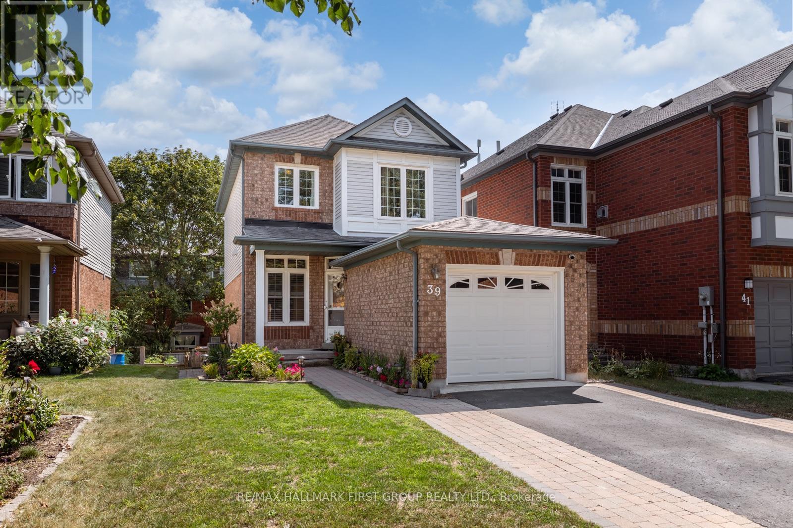 39 BACH AVENUE, Whitby, Ontario