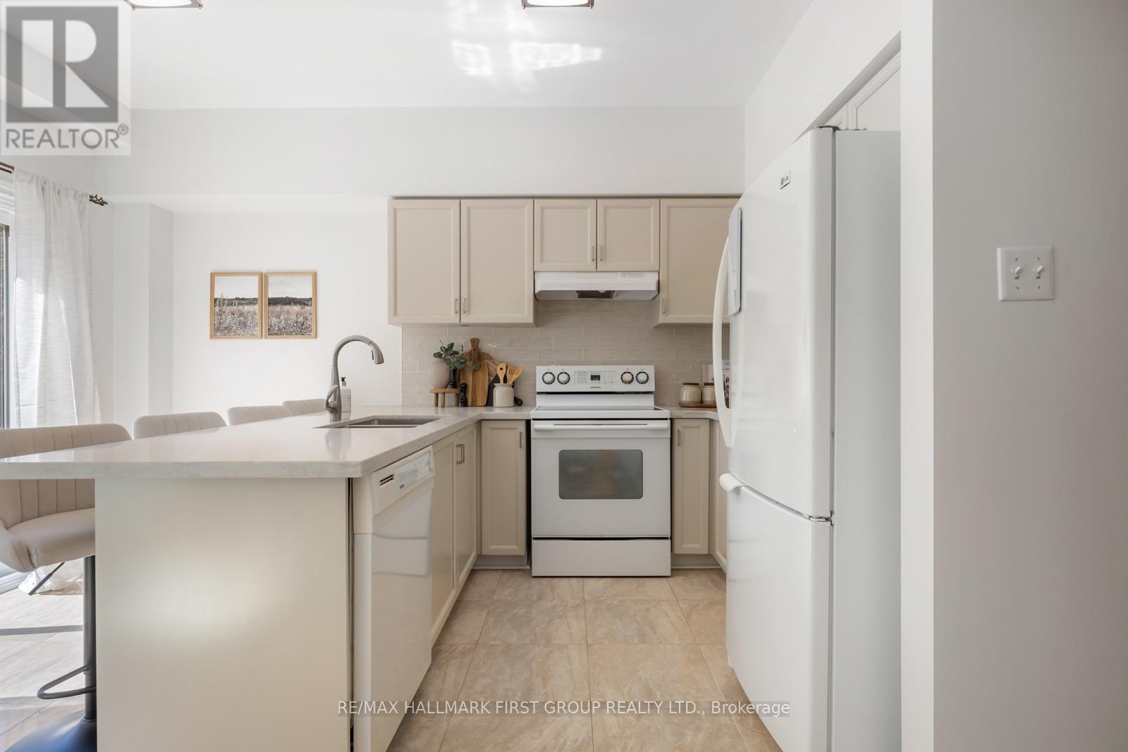 39 Bach Avenue, Whitby, Ontario  L1R 2L1 - Photo 6 - E13751776