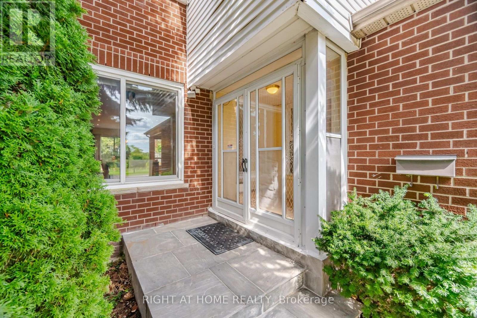 236 Austin Drive, Markham, Ontario  L3R 6N5 - Photo 4 - N13751788