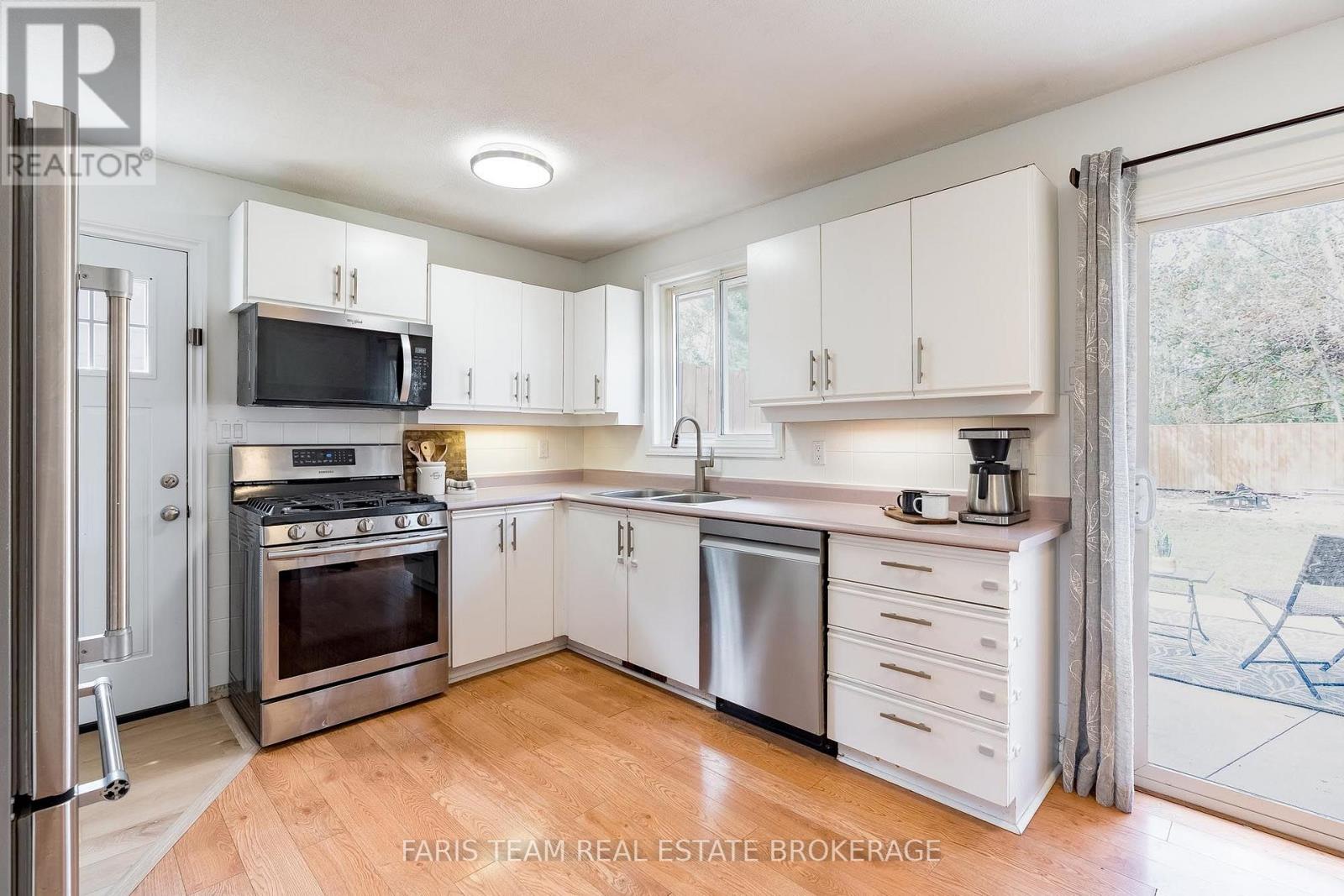 396 Mary Street, Orillia, Ontario  L3V 3G3 - Photo 3 - S13751738