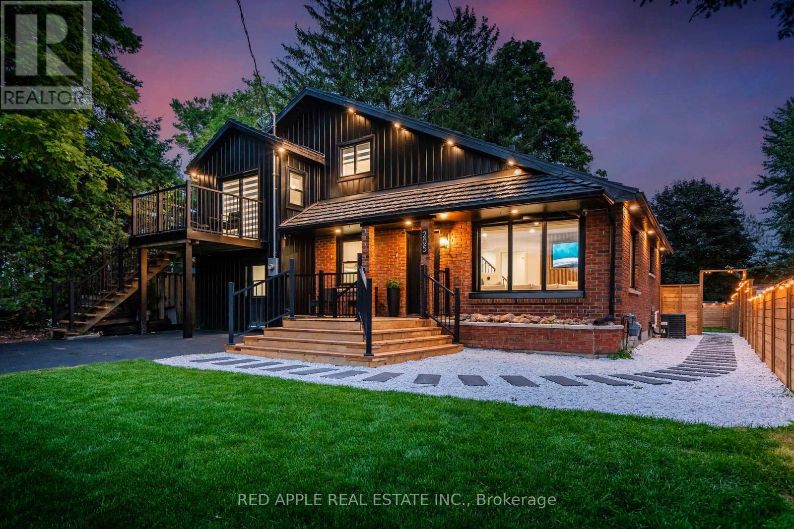 205 Hoyt Avenue, Tay (Victoria Harbour), Ontario  L0K 2A0 - Photo 1 - S13751830