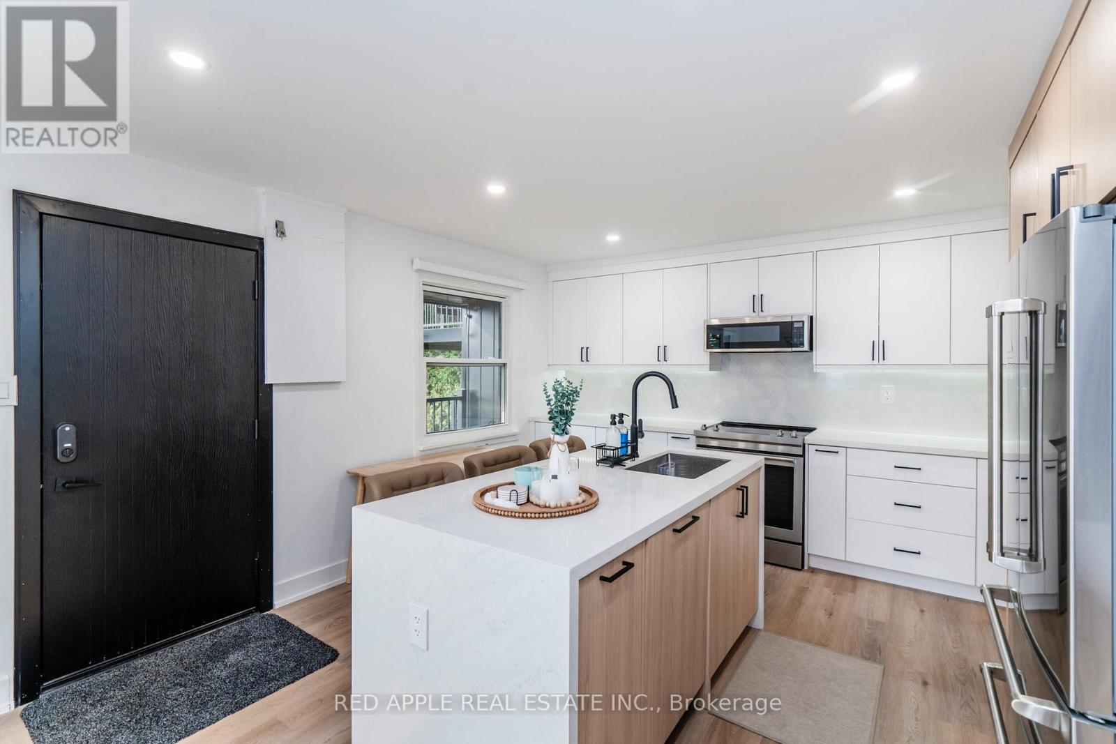 205 Hoyt Avenue, Tay (Victoria Harbour), Ontario  L0K 2A0 - Photo 4 - S13751830