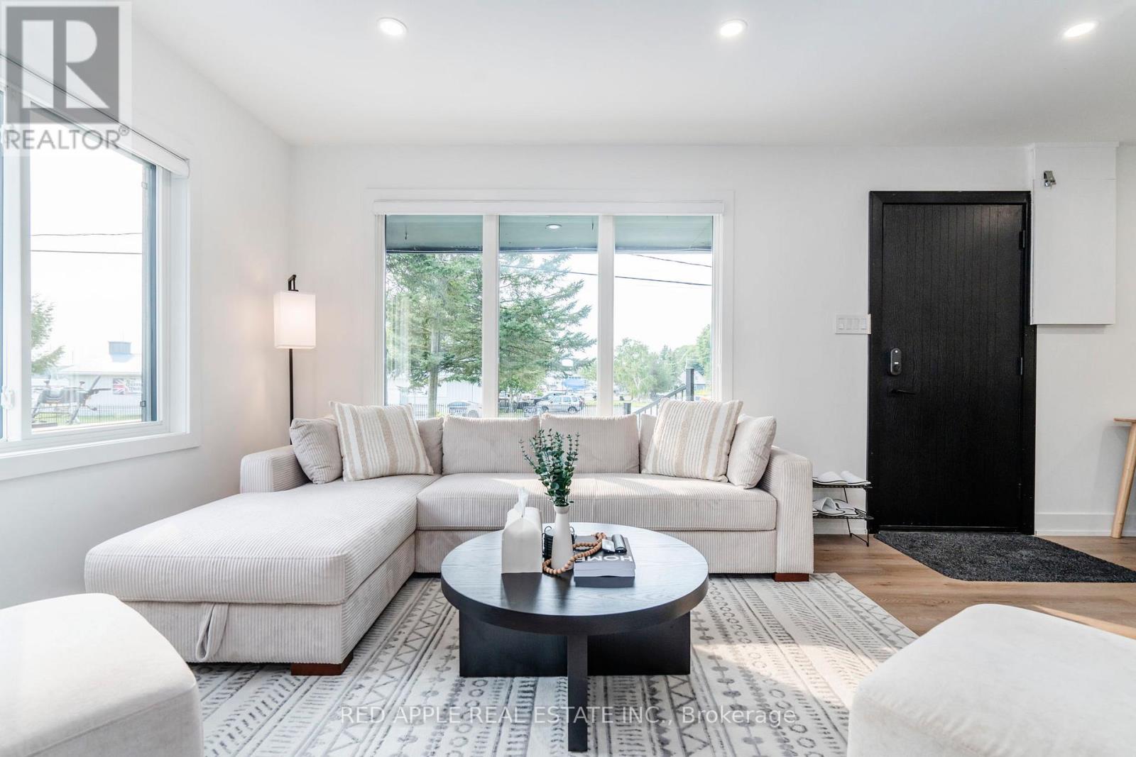 205 Hoyt Avenue, Tay (Victoria Harbour), Ontario  L0K 2A0 - Photo 9 - S13751830