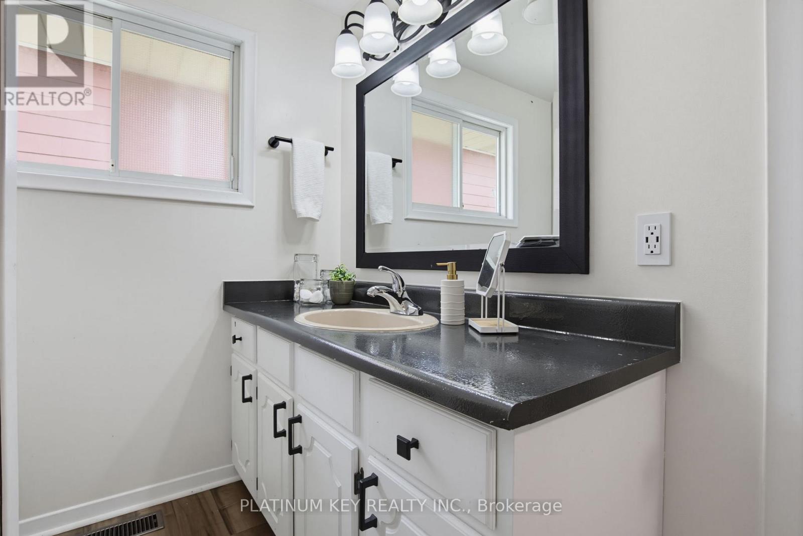 16 Sharpe Drive, Strathroy-Caradoc, Ontario  N7G 3T9 - Photo 21 - X13487742
