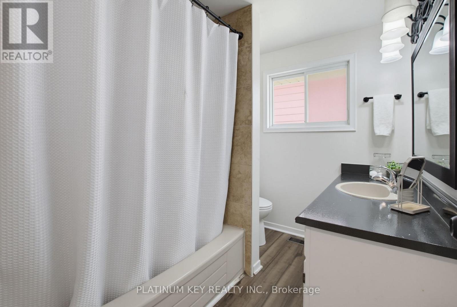 16 Sharpe Drive, Strathroy-Caradoc, Ontario  N7G 3T9 - Photo 20 - X13487742