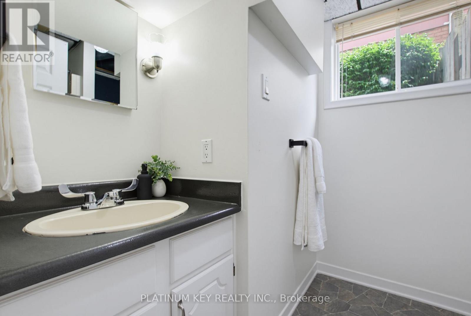 16 Sharpe Drive, Strathroy-Caradoc, Ontario  N7G 3T9 - Photo 28 - X13487742