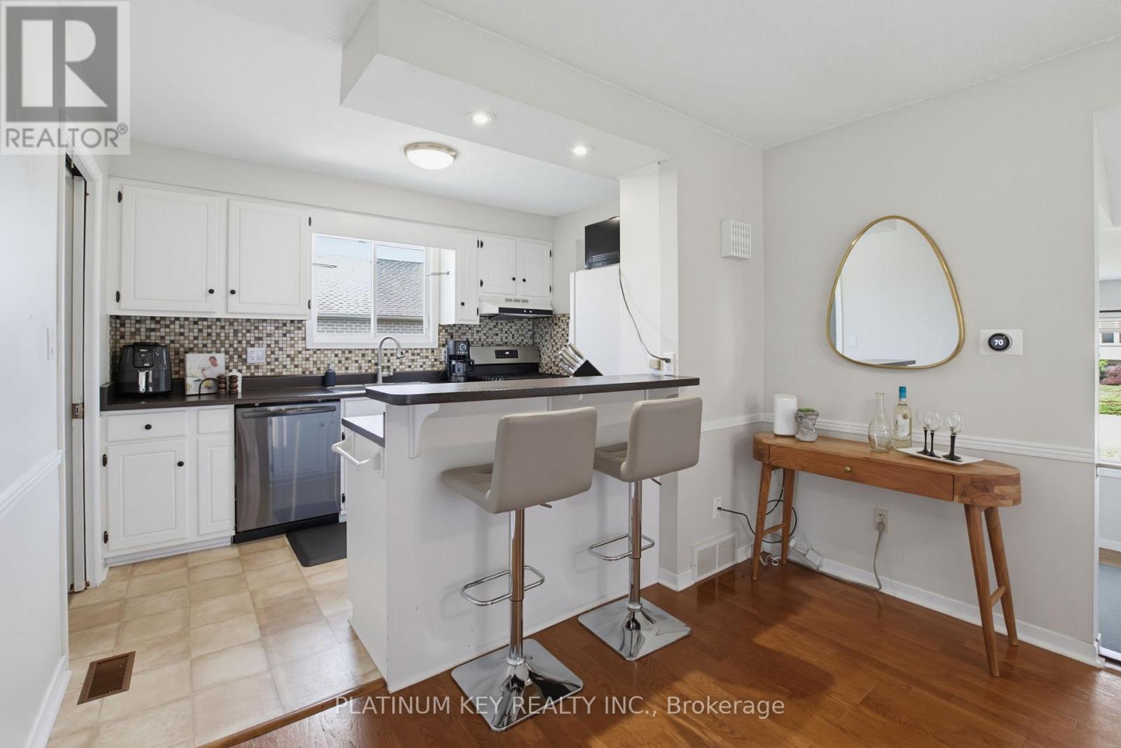 16 Sharpe Drive, Strathroy-Caradoc, Ontario  N7G 3T9 - Photo 8 - X13487742
