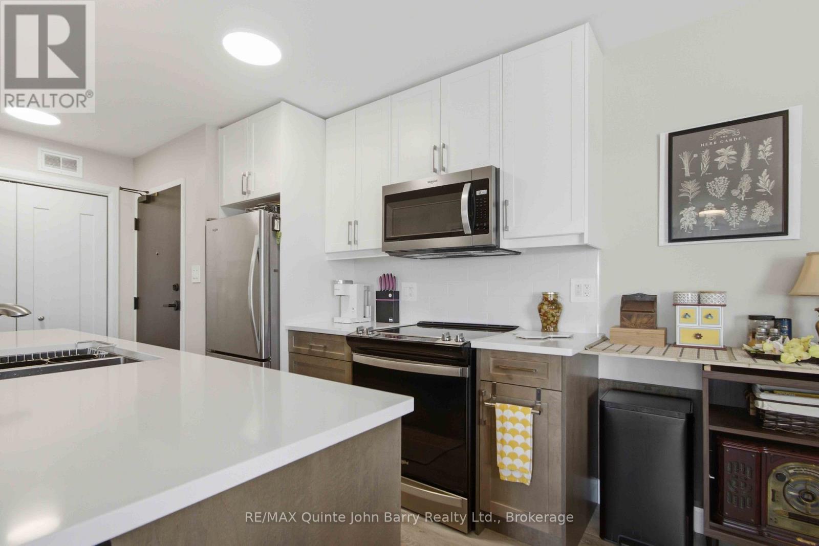 302-20 Hillside Meadow Drive, Quinte West, Ontario  K8V 0J7 - Photo 4 - X13751984