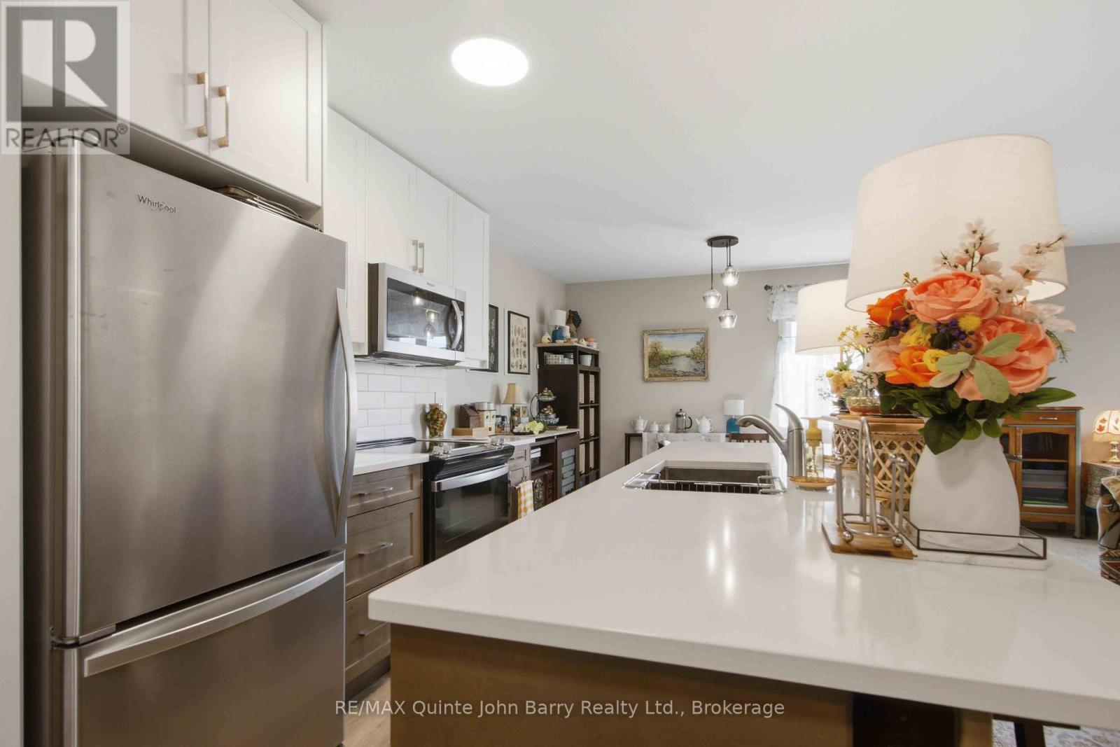302-20 Hillside Meadow Drive, Quinte West, Ontario  K8V 0J7 - Photo 6 - X13751984