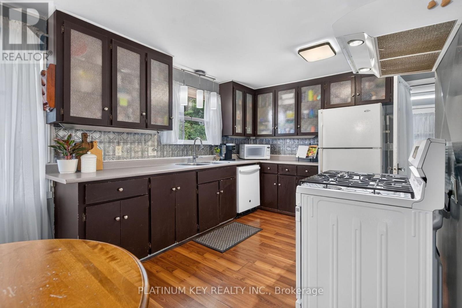 422 Metcalfe Street W, Strathroy-Caradoc, Ontario  N7G 1N7 - Photo 12 - X13751850