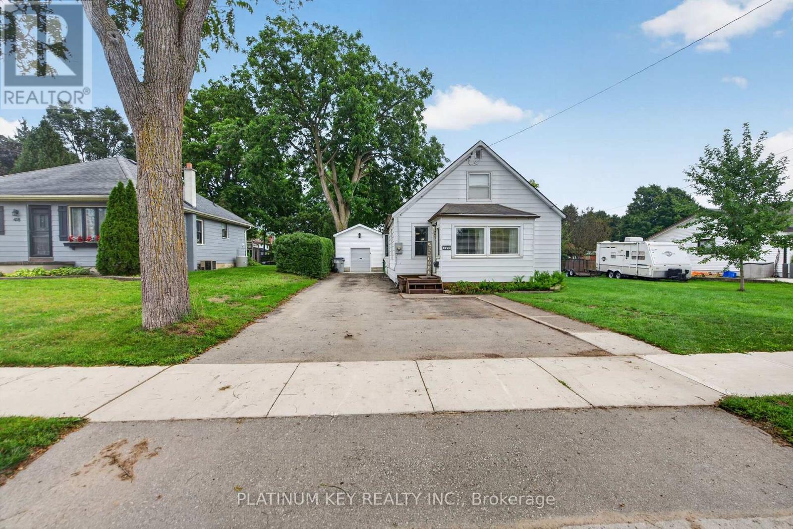 422 Metcalfe Street W, Strathroy-Caradoc, Ontario  N7G 1N7 - Photo 2 - X13751850